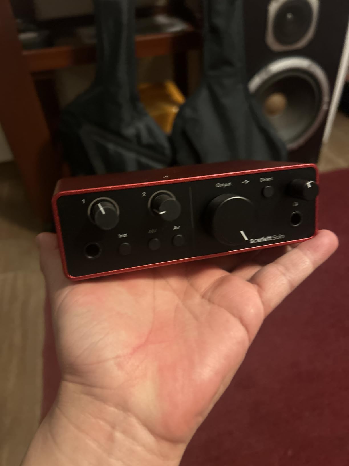 Focusrite Scarlett Solo 4th Gen USB Audio Interface for Guitarist, Vocalist, or Producer | 1 XLR Mic Preamp, 1 Hi-Z Instrument Input, 24-Bit/192kHz, 120dB Dynamic Range, Air Modes customer photo 1