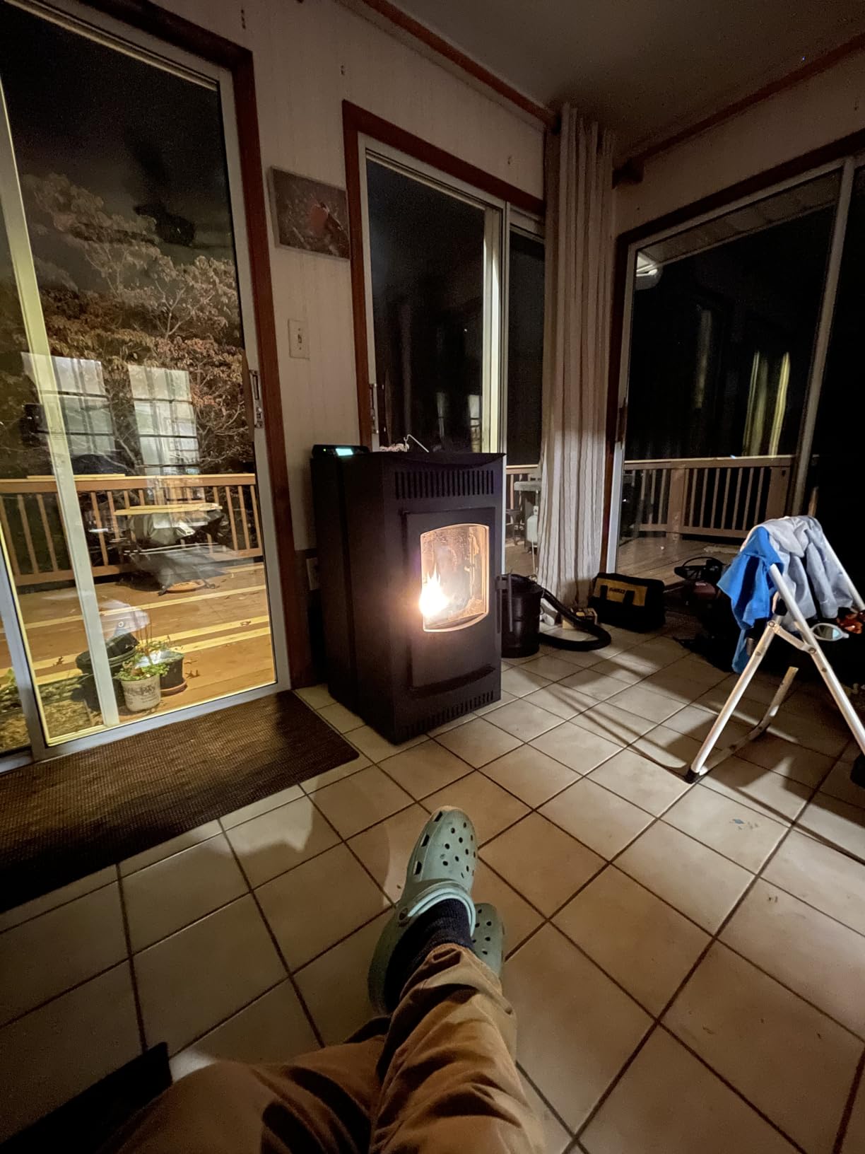 Castle 41278 Serenity Pellet Stove, 1,500 sq ft Heating Capability, Smart Controller, 40lb Hopper, Black customer photo 1