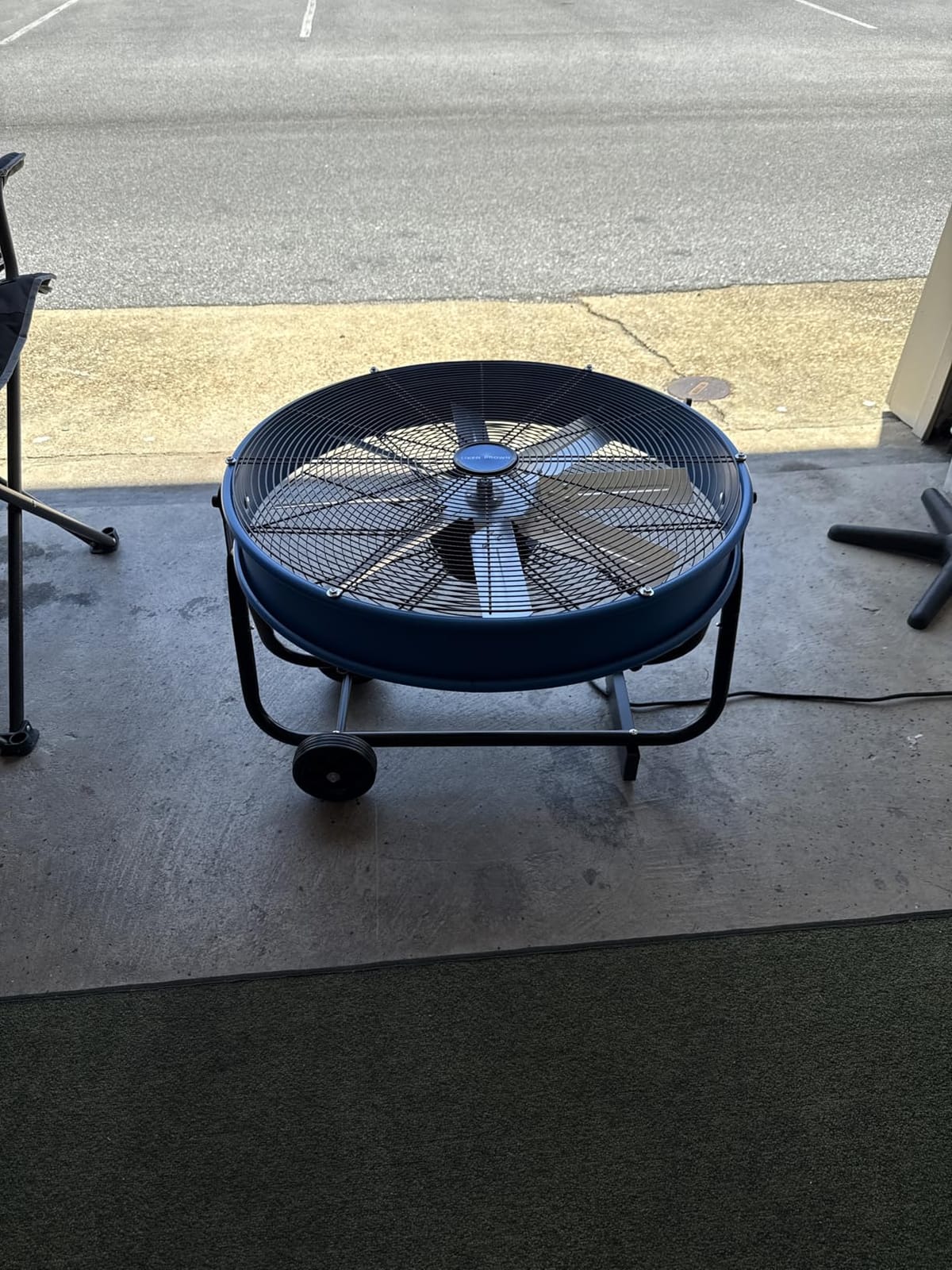 KEN BROWN 24 Inch Industrial Drum Fan, High Velocity Floor Shop Fan, Heavy Duty, 9500 CFM, 8 Blades, 3 Speeds, 360 Degree Tilt, Ideal for Industrial, Commercial, Gym, Garage Use, Blue customer photo 1