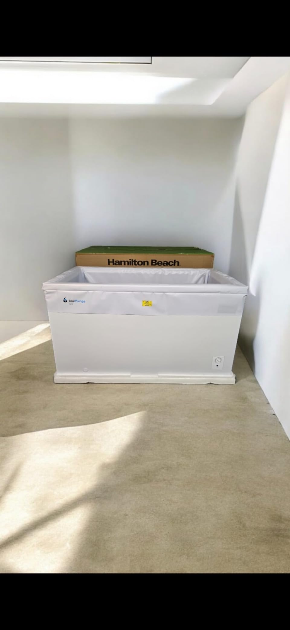 Hamilton Beach 17 cu ft Chest Deep Freezer - White, GARAGE READY Food for Large Family, Storage Basket, Space-Saving Flat Back, Stay-Open Lid, Front-Access Drain, for Basement, Laundry Room, Cottage customer photo 1
