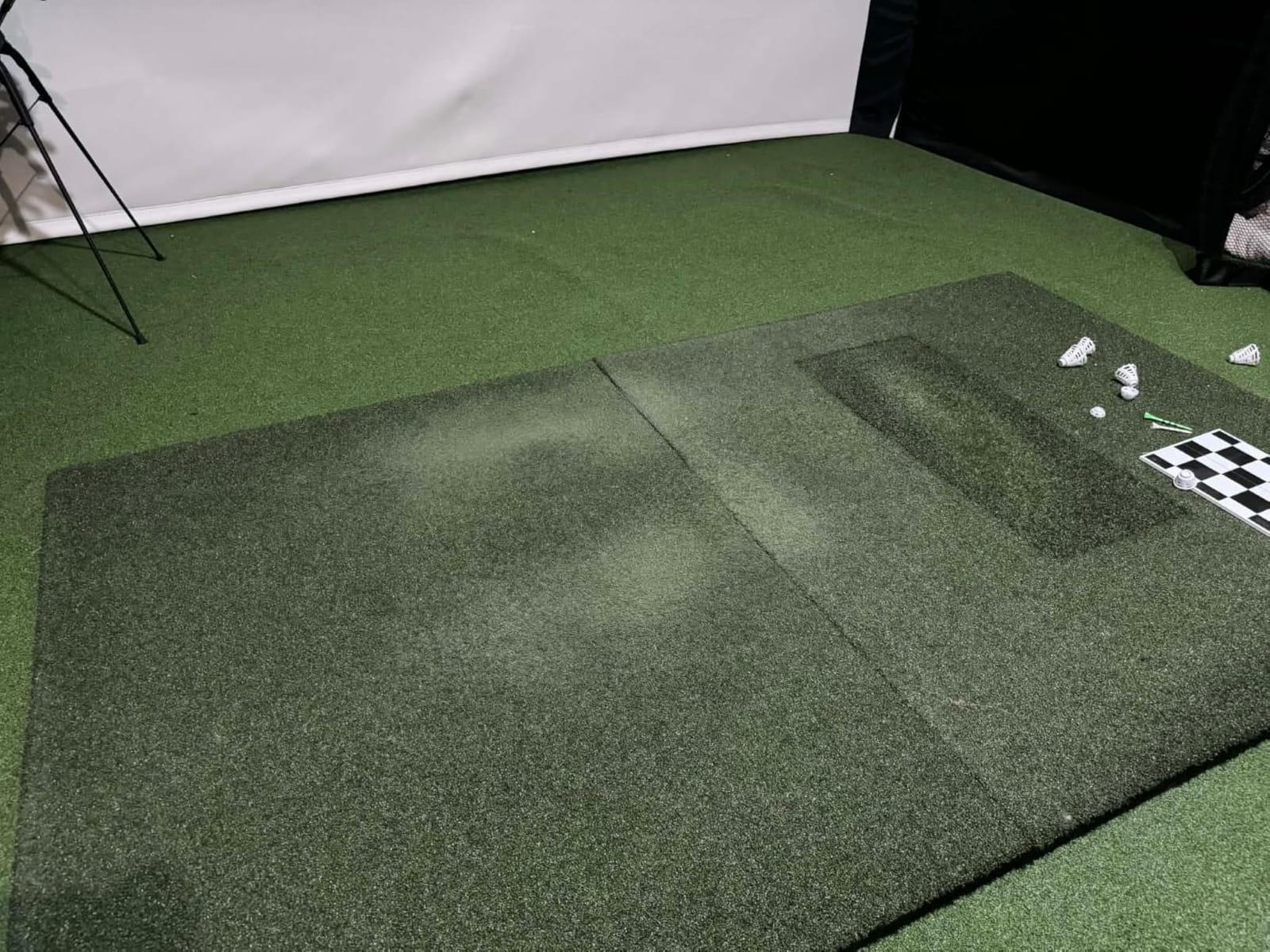 The Indoor Golf Shop SIGPRO Softy Golf Mat - Professional-Grade Practice Mat - Realistic Fairway Feel - Real Tee Capable, Replaceable Hitting Strip, Thick Cushioning & Joint-Friendly Design customer photo 1
