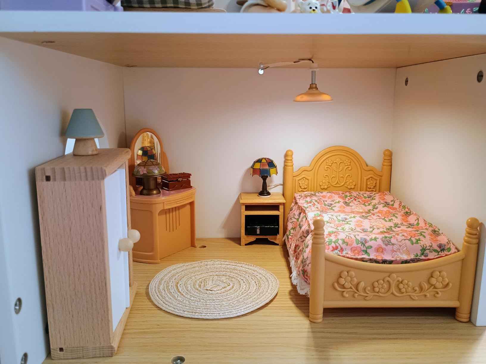 ROBOTIME Wooden Dollhouse, Doll Houses Playset with 24 Pcs Furniture for 4, 5, 6-Inch Dolls, Dollhouse Gift for 3+ Year Old Girls (Pink) customer photo 1