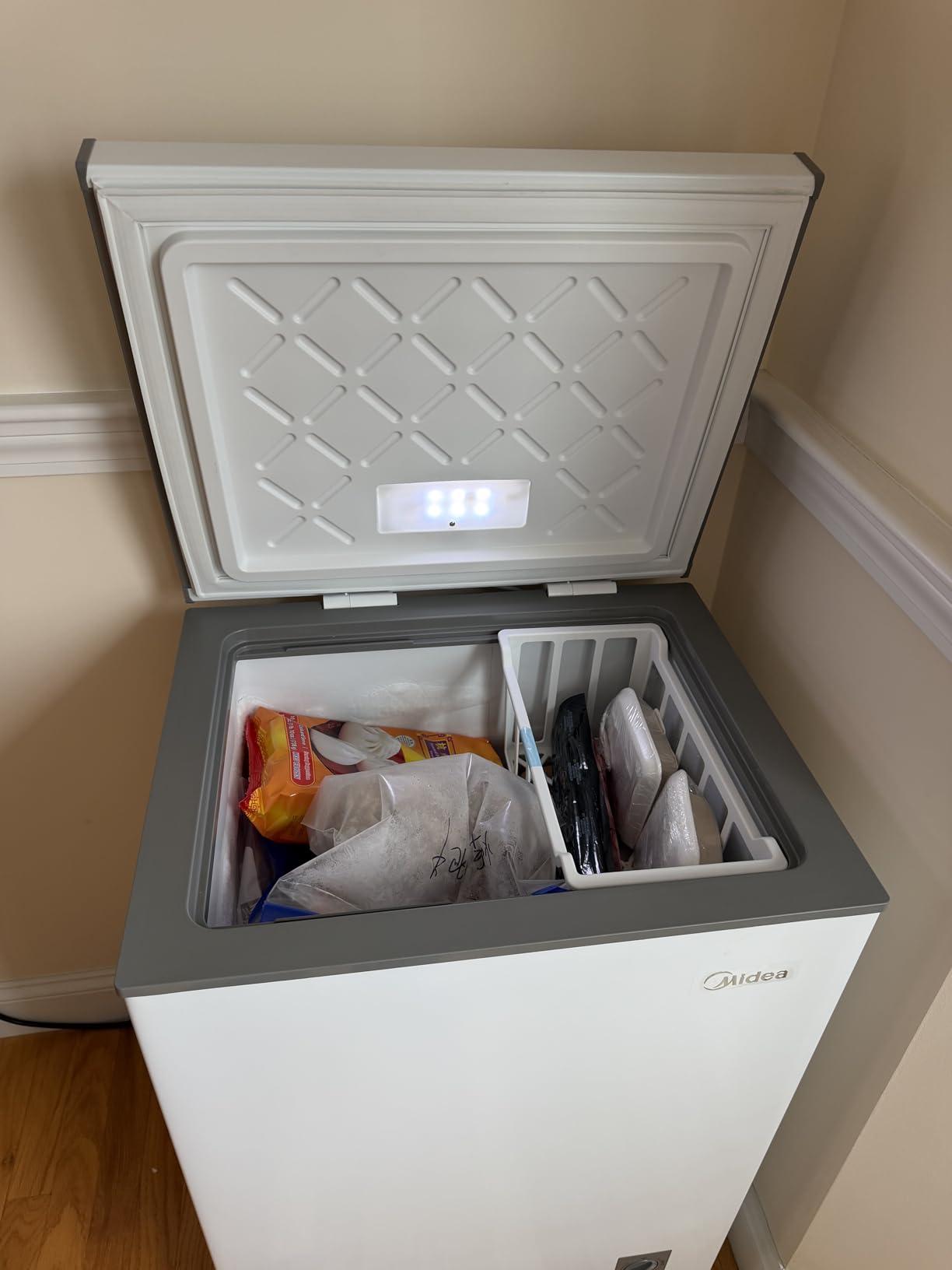 Midea MERC04C4BAWW Chest Freezer, 3.5 Cubic Feet Freezer With Removable Basket, Interior LED Light, Adjustable Temperature, For Kitchen Apartment Office, White customer photo 1