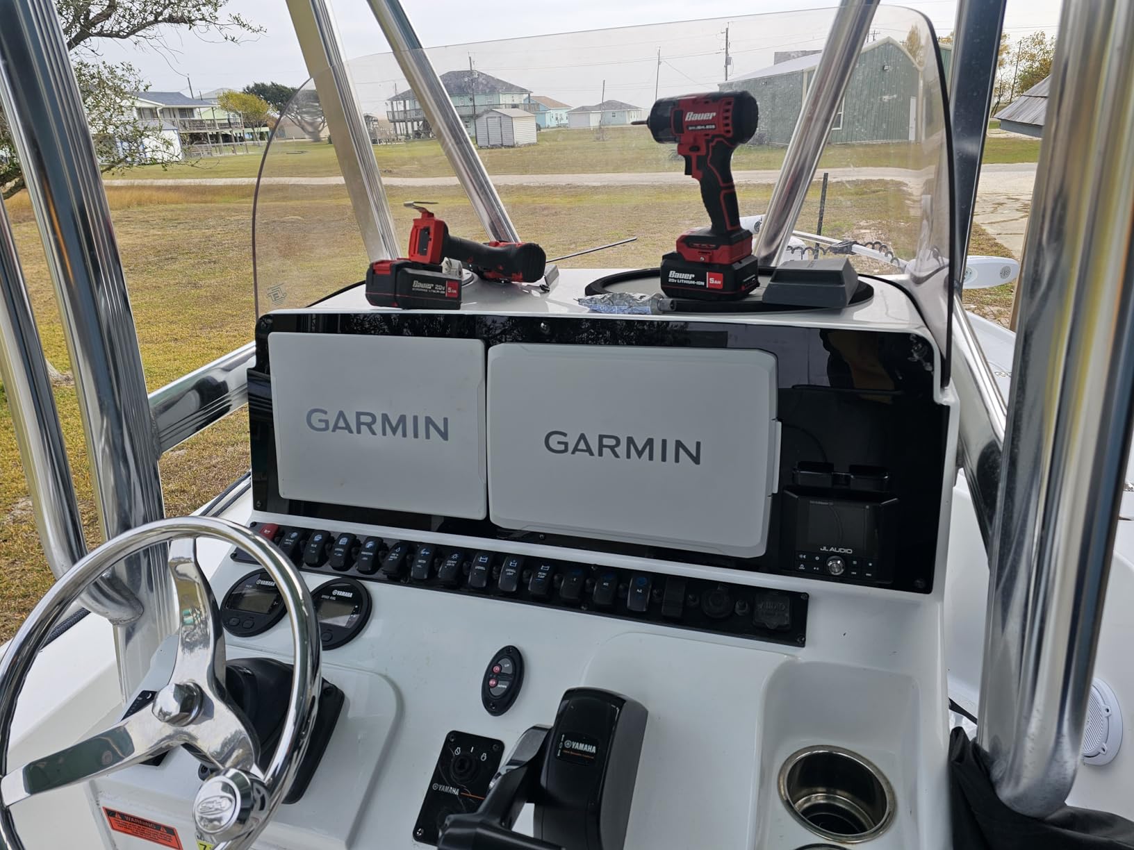 Garmin ECHOMAP Ultra 2 12-Inch 126sv Chartplotter with Garmin Navionics+ Mapping, LiveScope Live-Scanning Sonar Ready customer photo 1