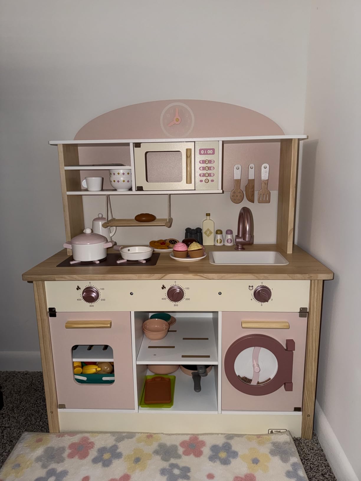 ROBUD Play Kitchen for Kids Toddlers, Wooden Play Kitchen with Realistic Accessories, Toy Kitchen Set with Plenty of Play Features, Modern Style Toy Kitchen for Girls & Boys, Gift for Ages 3+, Pink customer photo 1
