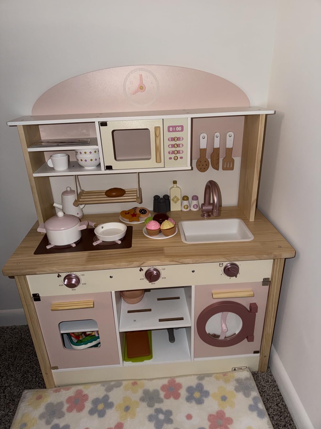 ROBUD Play Kitchen for Kids Toddlers, Wooden Play Kitchen with Realistic Accessories, Toy Kitchen Set with Plenty of Play Features, Modern Style Toy Kitchen for Girls & Boys, Gift for Ages 3+, Pink customer photo 2