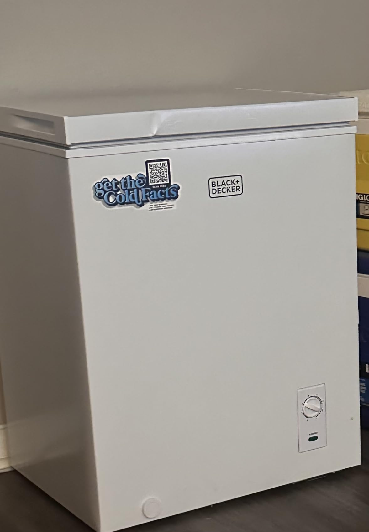 BLACK+DECKER 19.8 Cu. Ft. Chest Freezer, R600a Refrigerant, BCF1980E, White | Deep Freezer with Top Opening, Chest with 2 Removable Storage Baskets, Mechanical Temperature Control, Manual Defrost customer photo 2