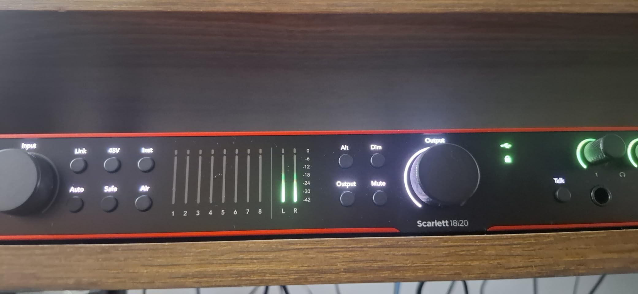 Focusrite Scarlett 18i16 4th Gen USB Audio Interface - 18-In 16-Out, 4 Mic Preamps, 2 Hi-Z Inputs, 8 Line Inputs, ADAT, S/PDIF, MIDI customer photo 2