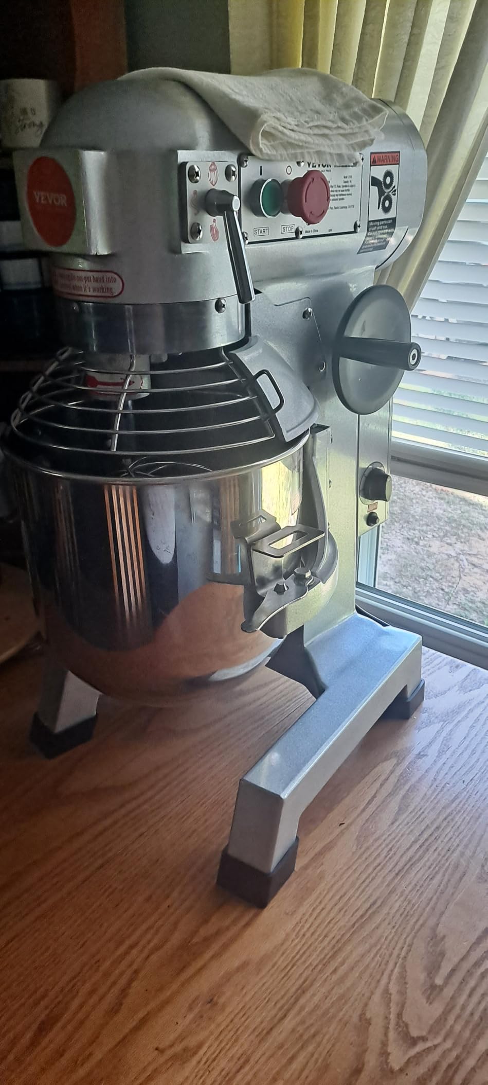 VEVOR Commercial Mixer, Commercial Food Mixer 10Qt Stainless Steel Bowl, 450W Commercial Stand Mixer with 3 Speeds Adjustable, Dough Hook Whisk Beater Included, Perfect for Bakery Pizzeria, Silver customer photo 1