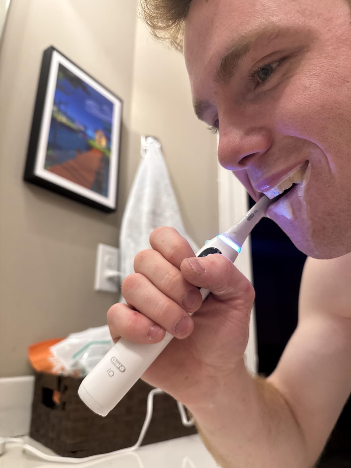 Oral-B iO Deep Clean + Protect Rechargeable Electric Toothbrush, Black, iO Series 7, 2 Replacement Brush Heads, Charging Travel Case (package may vary) customer photo 1
