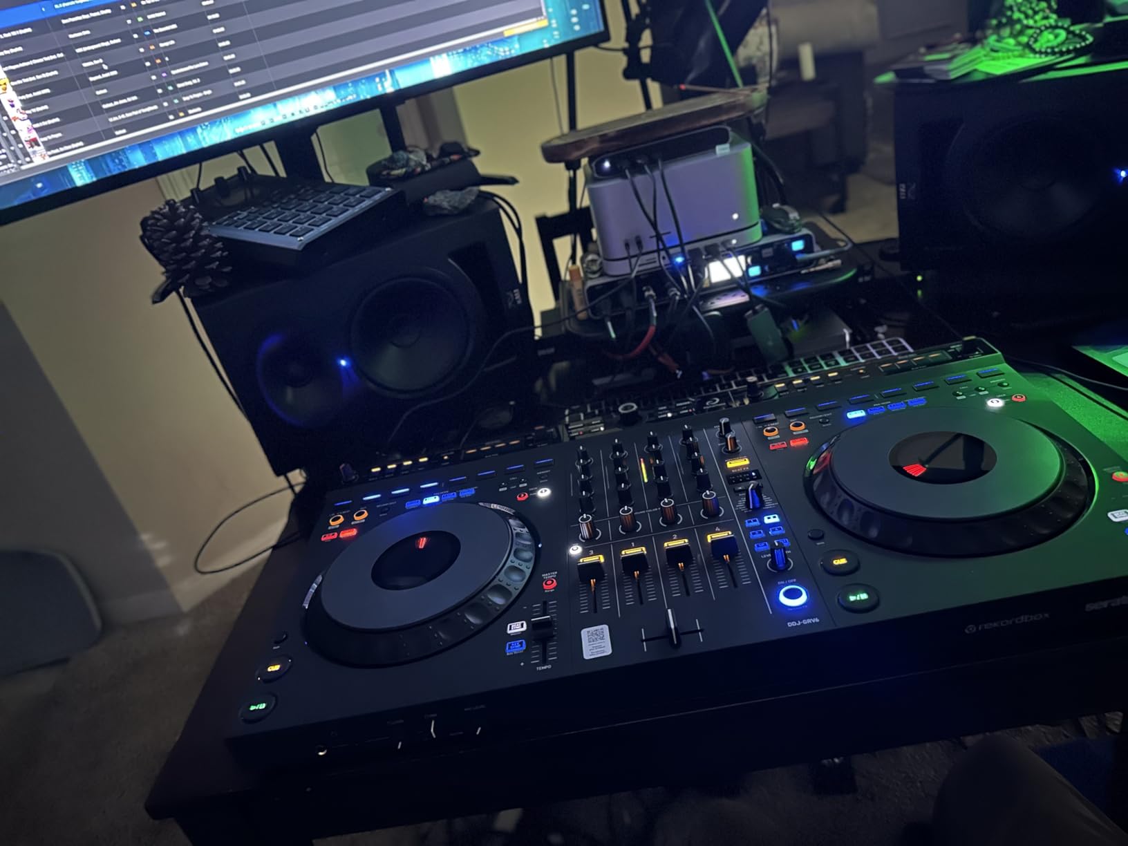 AlphaTheta DDJ-GRV6 4-Channel DJ Controller, Groove Circuit, Black | Club-Standard Layout, Full-Size Jog Wheels, rekordbox and Serato DJ Pro Compatible customer photo 2