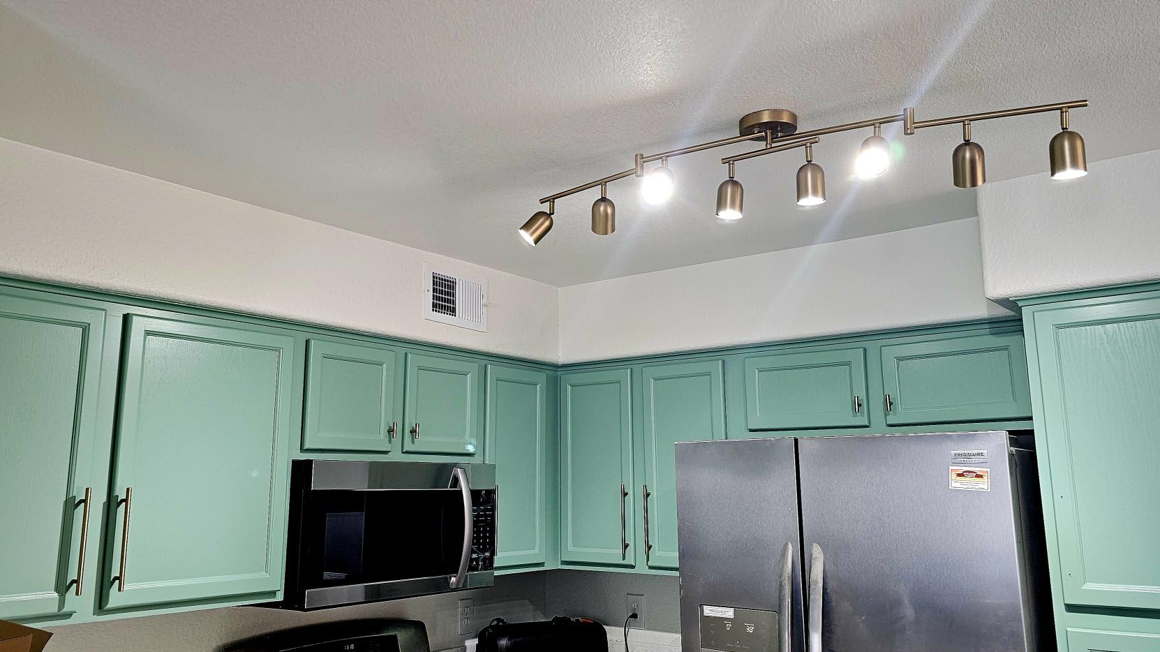 8 Light Modern Track Lighting Fixtures, Matte Brass Center Rotatable Bar Ceiling Spotlight, Foldable Arms Track Lighting Kit for Kitchen,Dining,Living Room Bedroom,GU10 Bulb Not Included customer photo 1