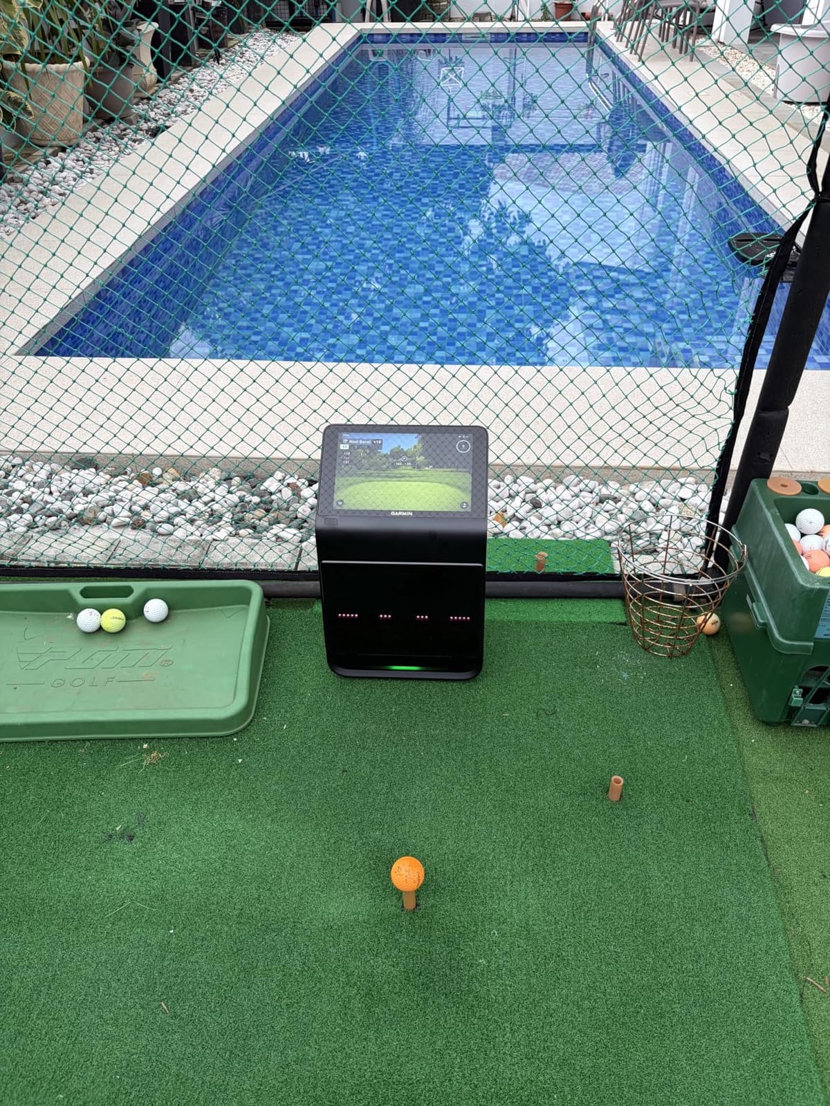 Garmin Approach R50, Premium Golf Launch Monitor and Simulator, 10