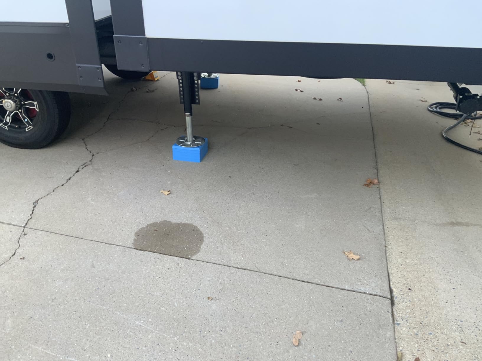 RVMATE 12 Pack RV Leveling Blocks, Heavy Duty Camper Leveling Blocks, Levelers for RVs, Reduce Trailer Movement, Trailer Leveling Blocks, RV Leveling System Great for Single and Dual Wheels customer photo 1