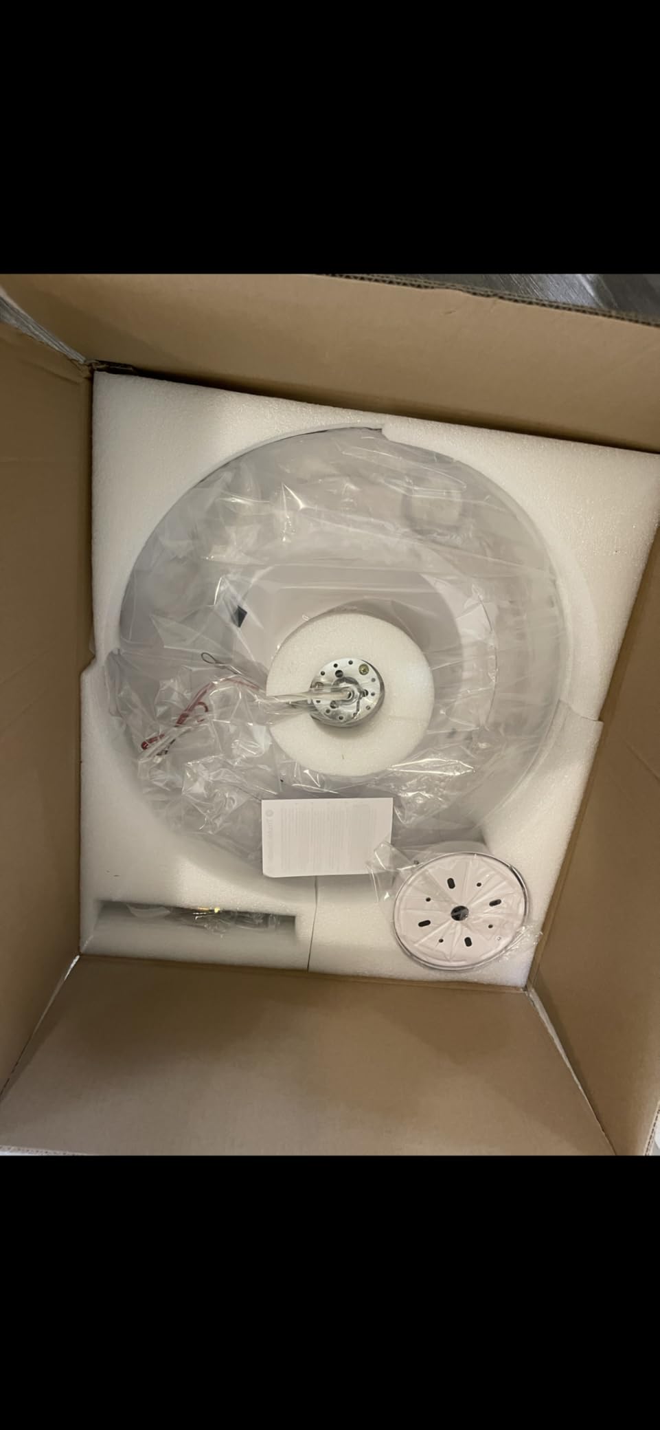 AHAWILL Retractable Ceiling Fan with Lights, 42 Inch Low Profile Ceiling Fan with Remote Control, Retractable Blades, Dimmable Full Spectrum, Modern Fandelier for Bedroom Living Room Dinning Room, White customer photo 1