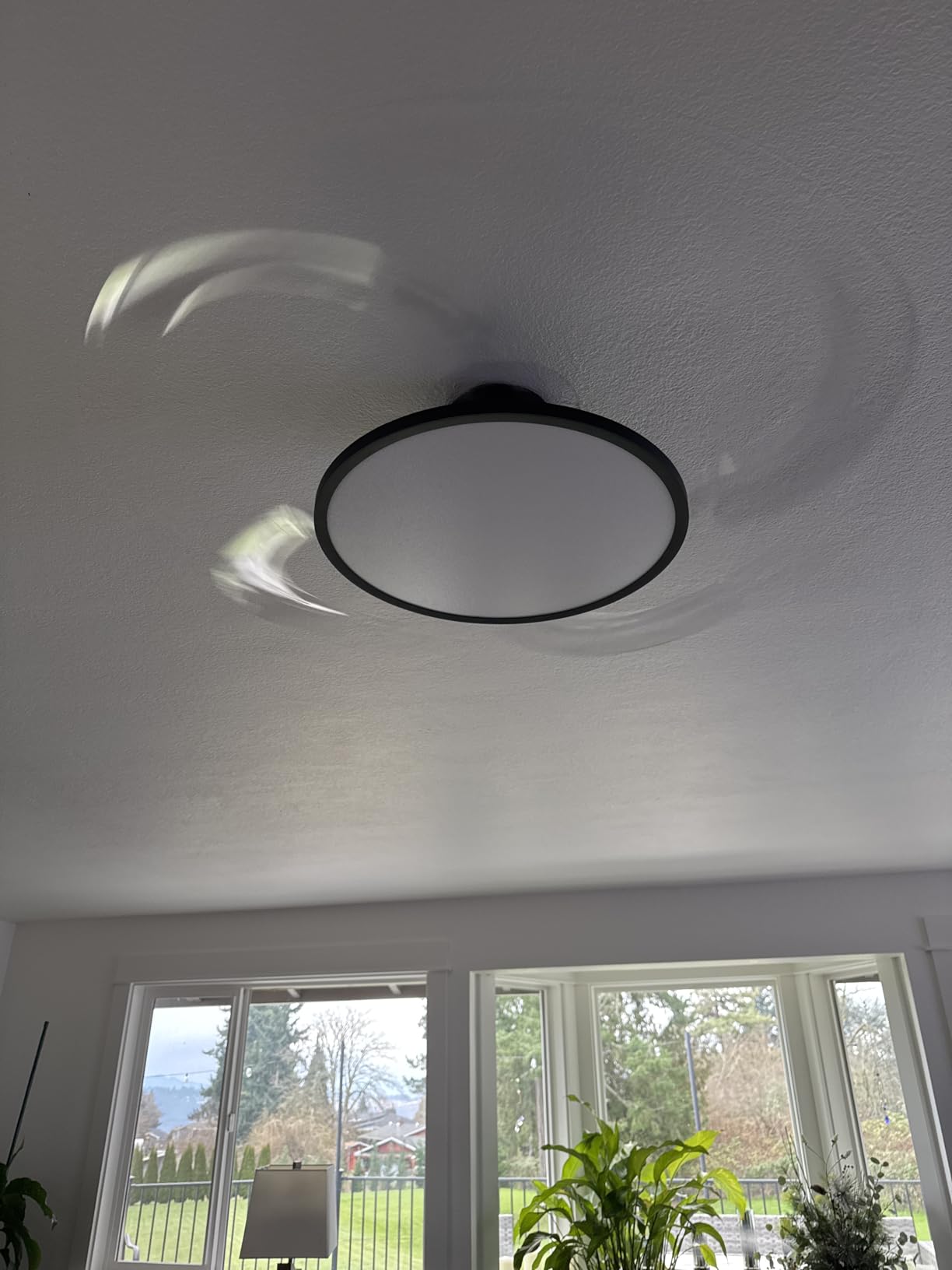 AHAWILL Retractable Ceiling Fan with Lights, 42 Inch Low Profile Ceiling Fan with Remote Control, Retractable Blades, Dimmable Full Spectrum, Modern Fandelier for Bedroom Living Room Dinning Room, White customer photo 2