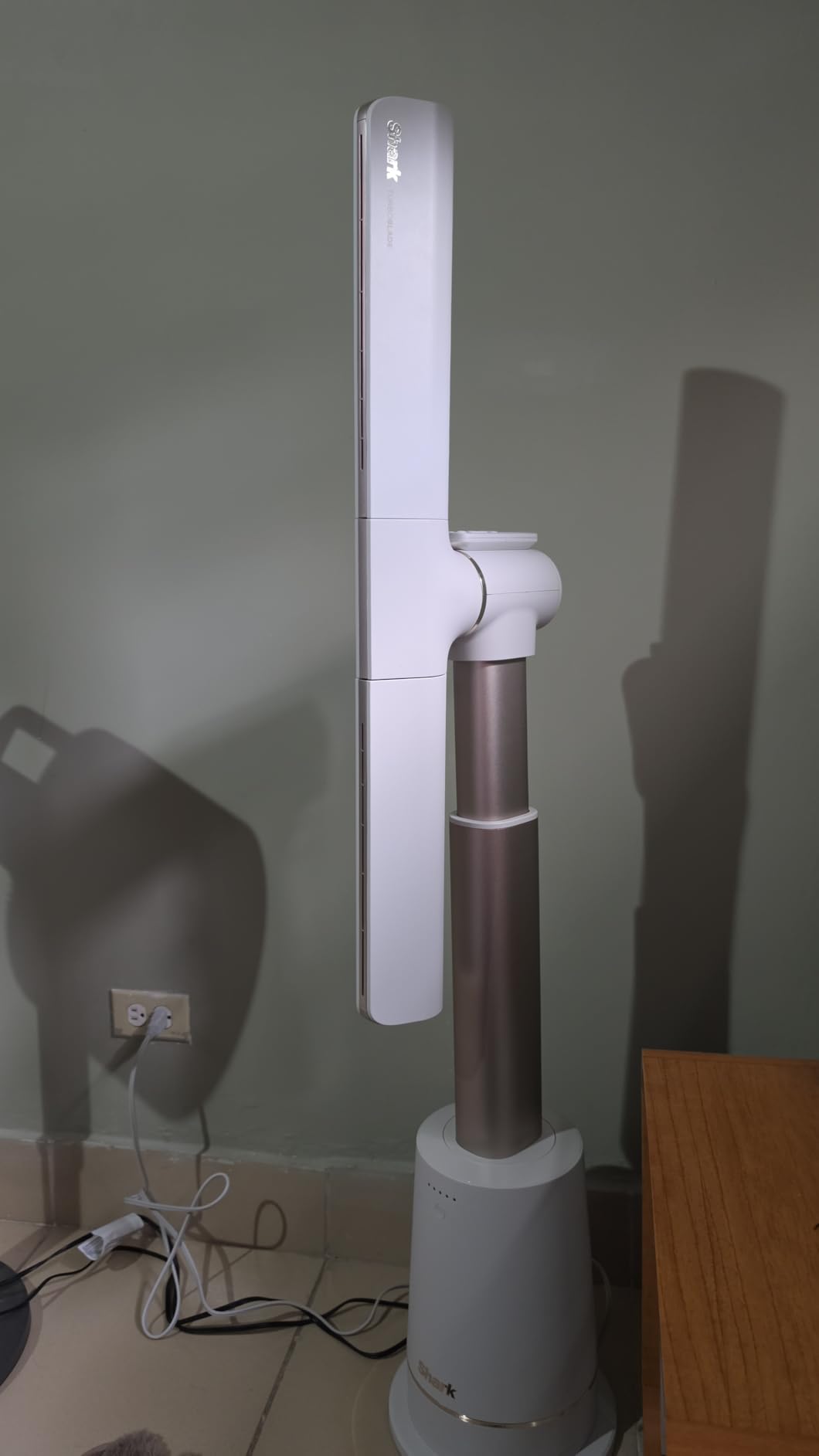 Shark TurboBlade Fan-Ultra-customizable bladeless tower fan, pivots, twists, oscillates 180°, circulates and propels air, 10 noise levels + 10 speeds, easy to clean, charcoal, TF202S customer photo 1