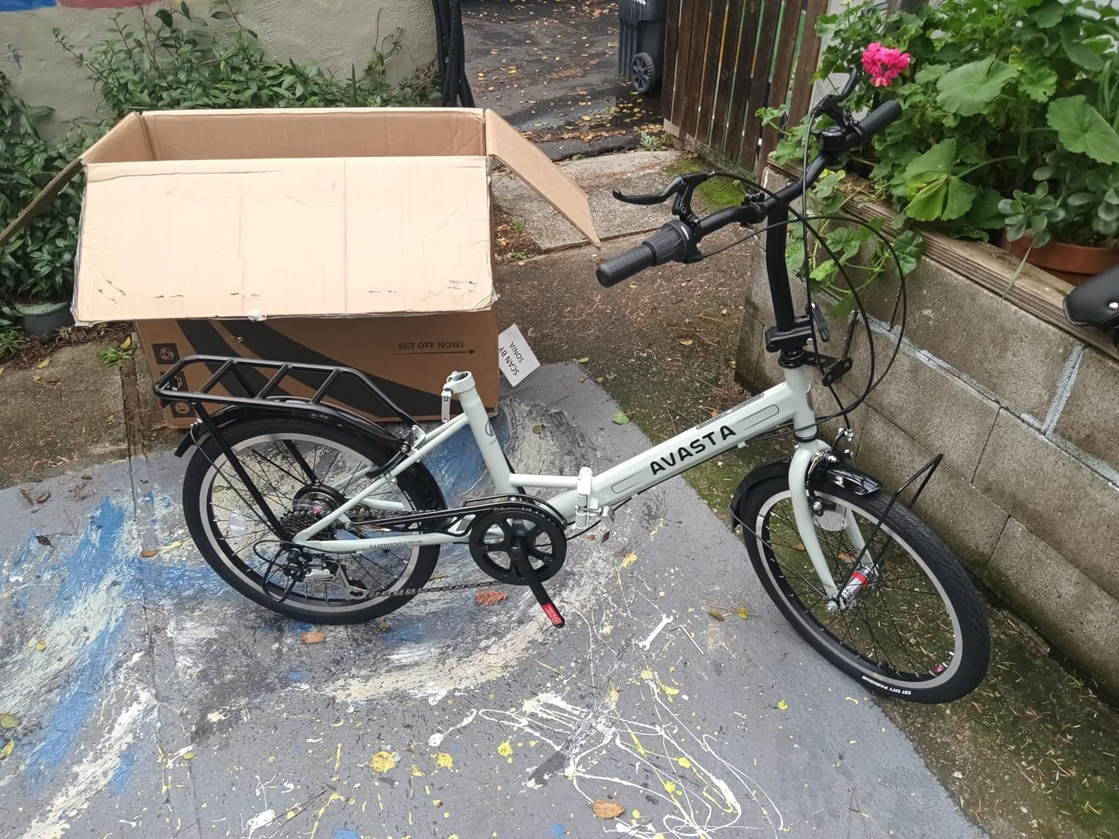 AVASTA Quartet Folding Bike, 20/24 Inch, 7-Speed, Dual Brakes | Folds in seconds. Features 7-speed shifting, dual brakes, basket and rear rack for everyday city riding. customer photo 1