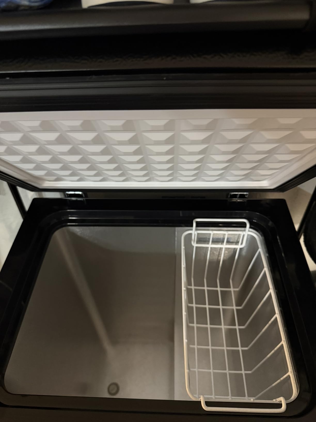 EUHOMY 3.5 Cu.Ft Chest Freezer with Wheels, Small Deep Freezer Adjustable 7 Thermostat, Quiet Mini Freezer Free-Standing Top Door, Energy Saving for Apartment/Garage/Basement/Dorm/Home, New Black customer photo 2