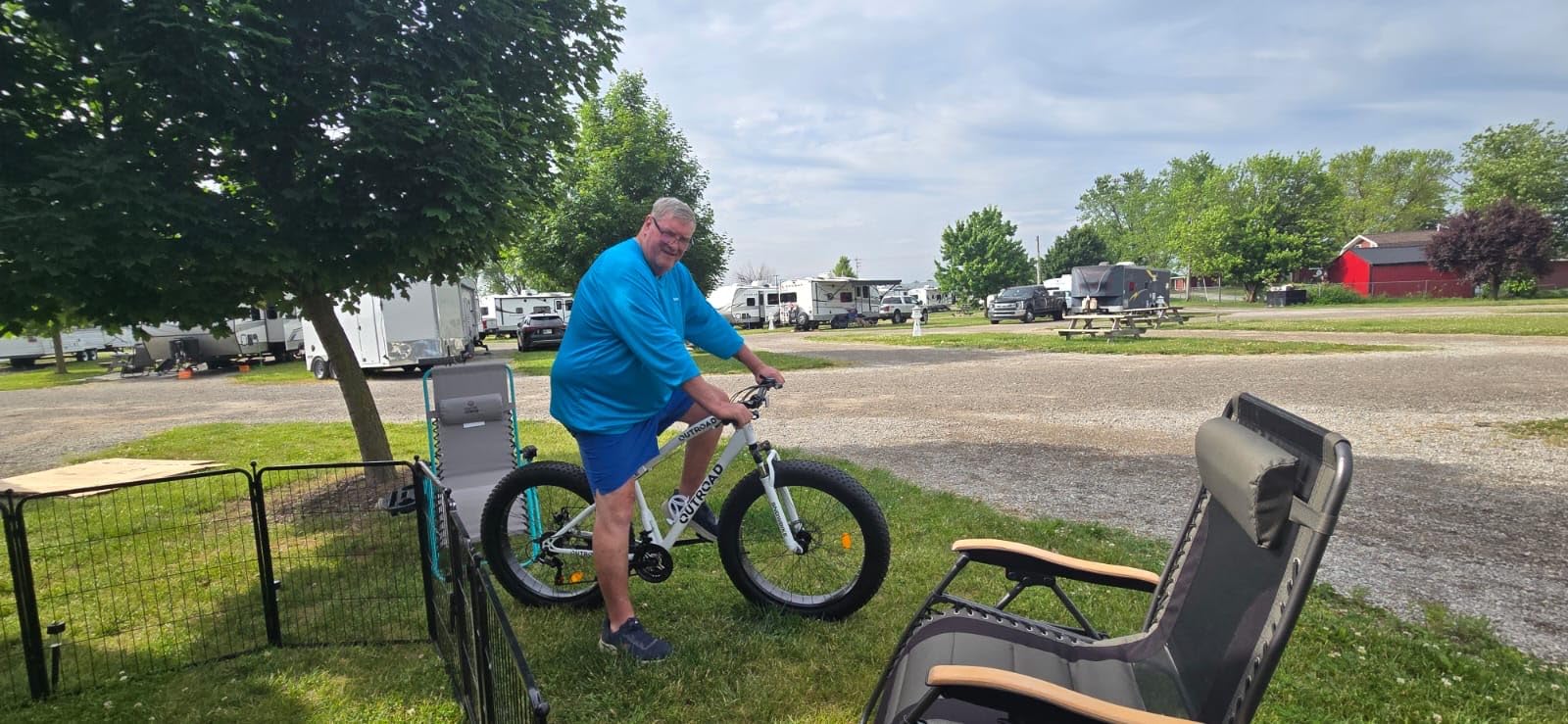 26' Fat Tire Mountain Bike with 4 inch Knobby Tires, 21 Speed MTB with Dual Disc Brake for Adults, Anti-Slip Bicycle customer photo 2