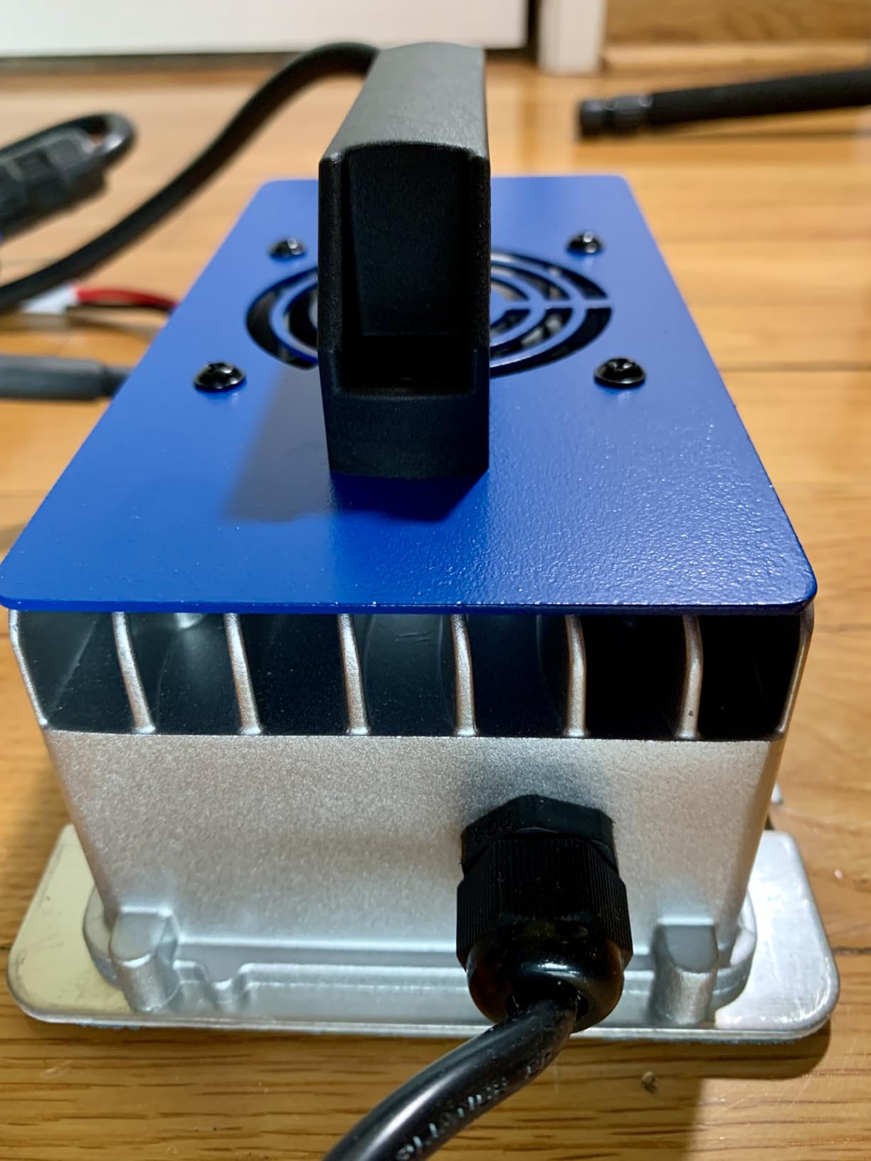 12V 30A Lithium Battery Charger 14.6V LiFePO4 Battery Charger IP67 Waterproof & 0V Wake Up 12 Volt Lithium Charger with 2 Connectors, 8 Protections for 12.8V LiFePO4 Battery of RV, Boat, Solar, Marine customer photo 2
