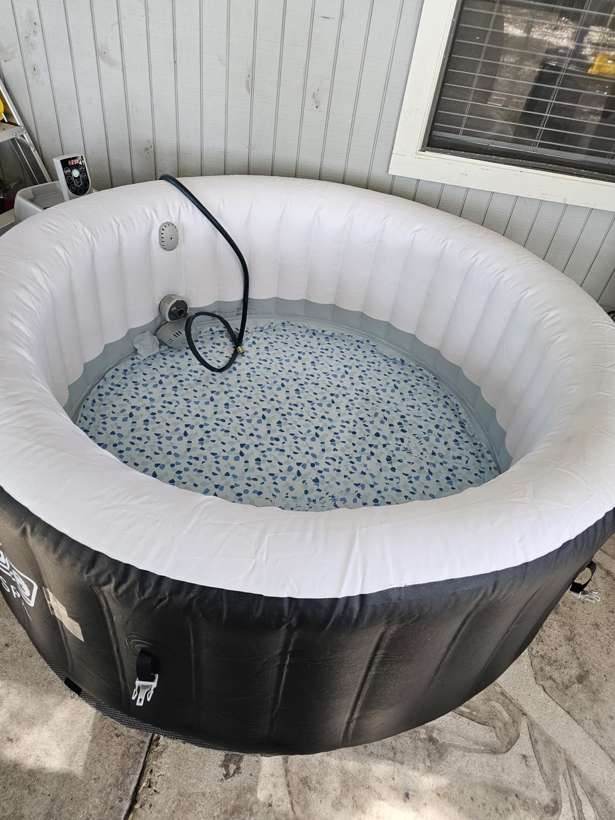 Coleman SaluSpa Miami Energy-Efficient AirJet 2-4 Person Inflatable Hot Tub customer photo 2