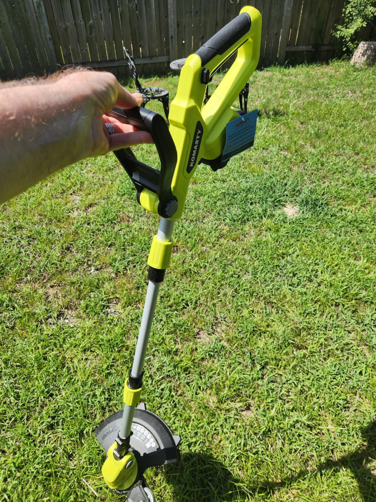 20V Electric Weed Wacker Cordless Edger Lawn Tool 2 X 2.0Ah Battery Powered Weed Eater with Charger, 12 Inch Lightweight String Trimmer, Auto Line Feed Grass Cutter Lawn Mower for Small Yard Garden customer photo 1