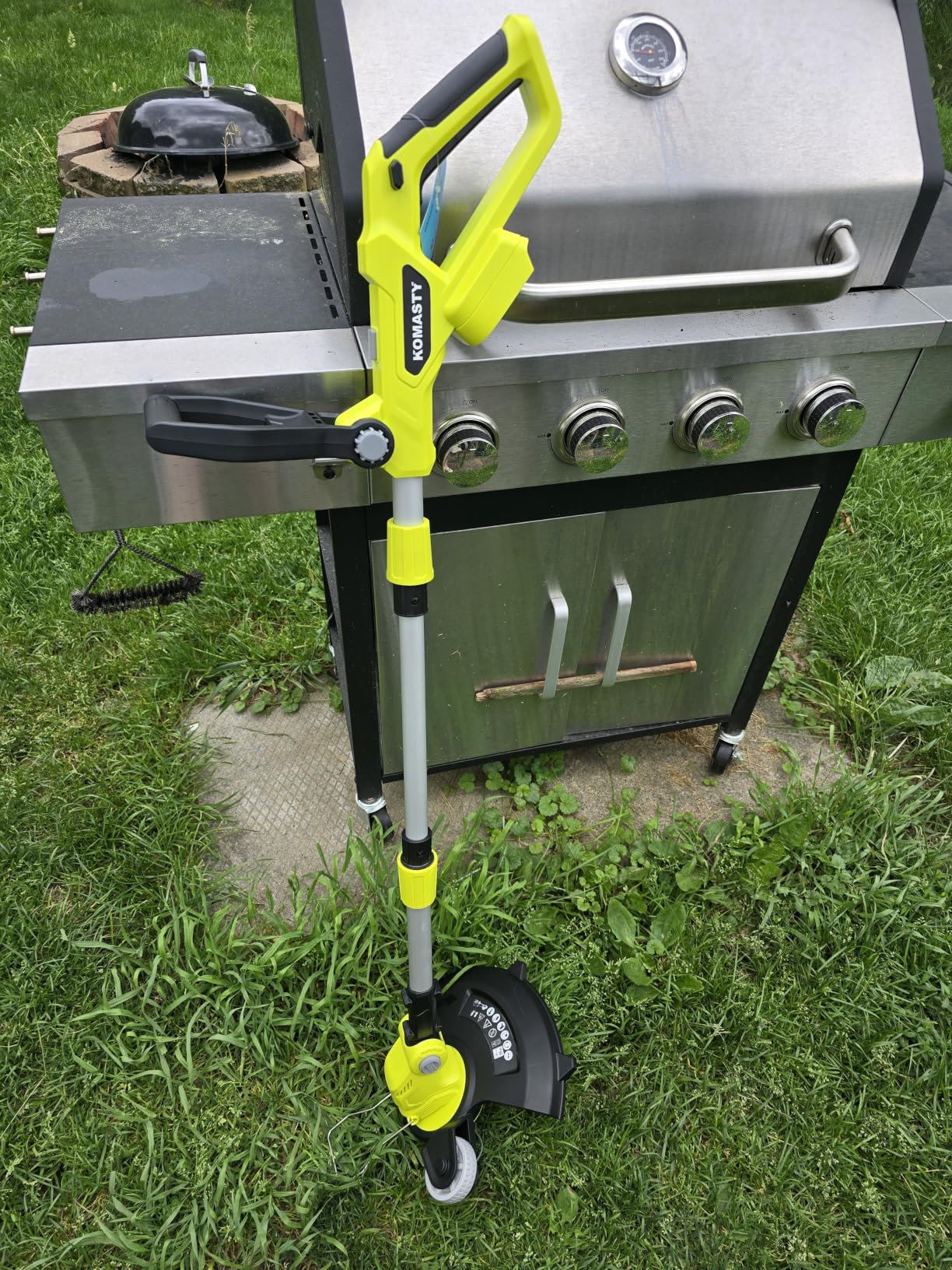 20V Electric Weed Wacker Cordless Edger Lawn Tool 2 X 2.0Ah Battery Powered Weed Eater with Charger, 12 Inch Lightweight String Trimmer, Auto Line Feed Grass Cutter Lawn Mower for Small Yard Garden customer photo 2