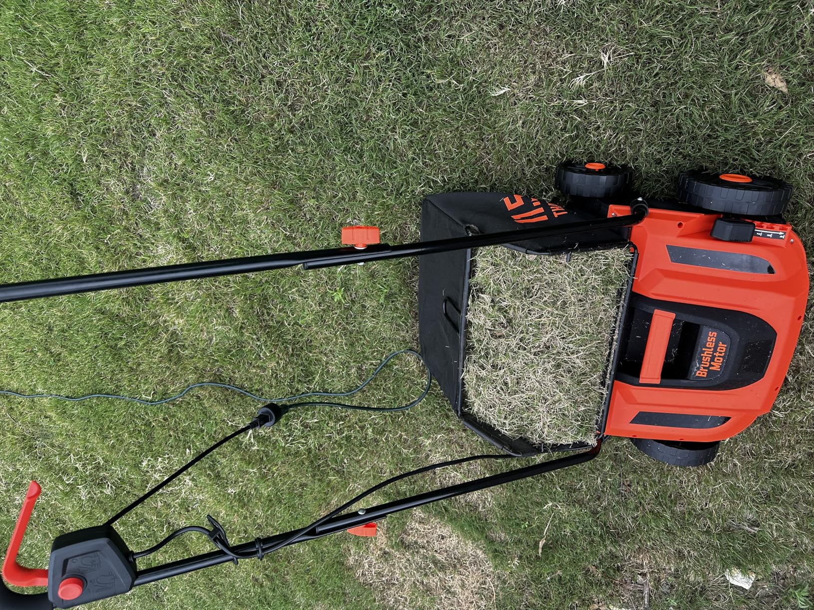 TIECTOWN 14-Inch 13.5 Amp 2-in-1 Electric Dethatcher and Scarifier with 11.5-Gallon Collection Bag, Lawn Dethatcher with 5-Position Depth Adjustment, Blade Replacement Without Tool - Green customer photo 2