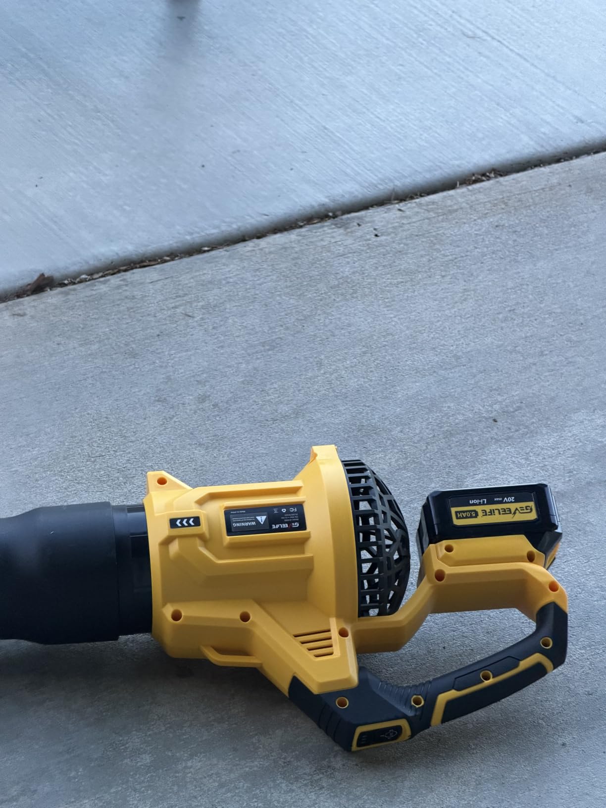 LOSART Leaf Blower Cordless, 650CFM & 3 Speed Levels, 1200W Electric Cordless Leaf Blower with 2 x 5.0Ah Batteries & Fast Charger customer photo 2