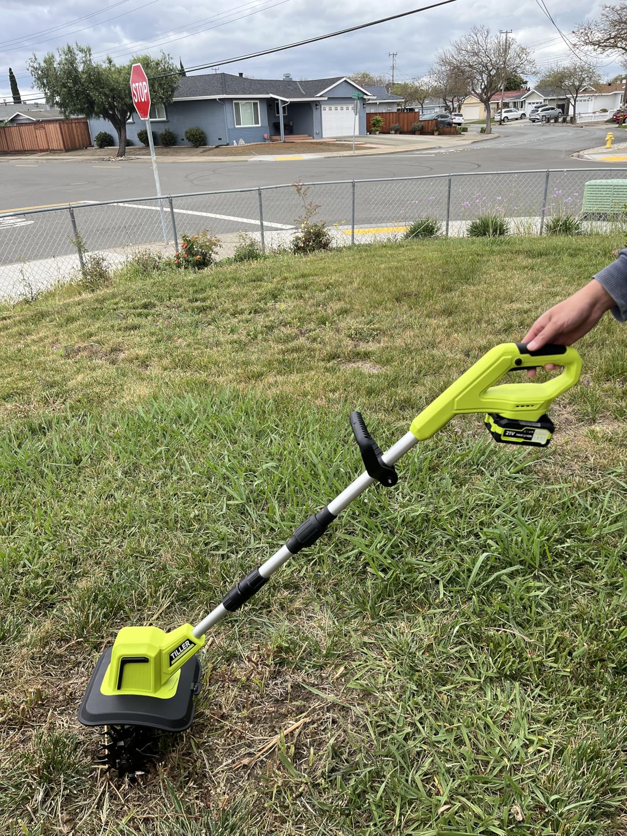 20V Cordless Tiller Cultivator, 400RPM Electric Rototiller with 48 Steel Tines, 4.0Ah Battery Powered Garden Tiller with 8-inch Width and 6-inch Depth customer photo 1