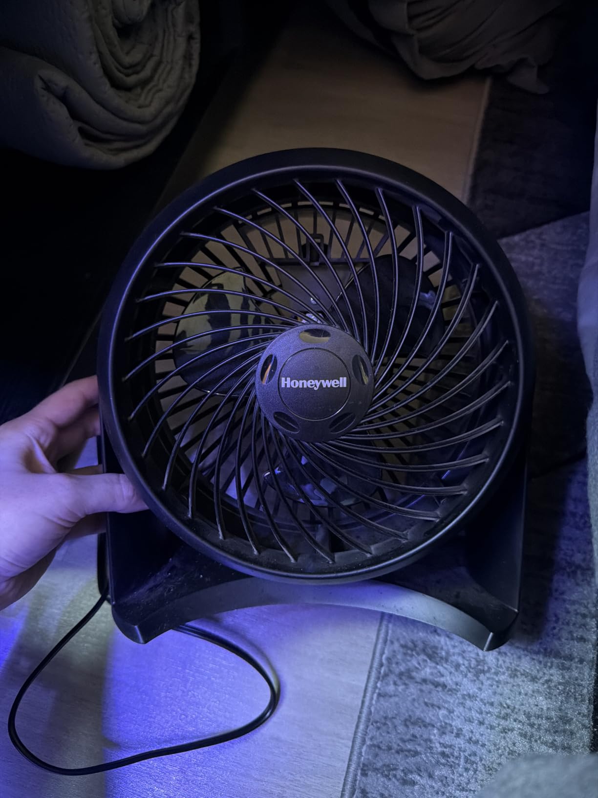 Honeywell TurboForce Air Circulator, Small Tabletop Fan, Quiet Personal Fan for Home or Office, 3 Speeds, 90 Degree Pivoting Head, Black, HT900 | Quiet Personal Fan for Home or Office, 3 Speeds, 90 Degree Pivoting Head customer photo 1