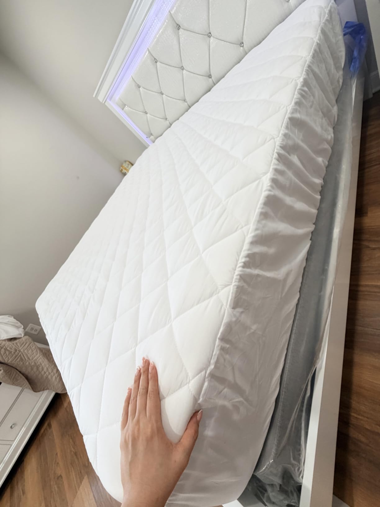 Quilted Fitted Mattress Pad, Queen Mattress Protector Topper with Deep Pocket Stretches up to 16 Inches, Machine Washable Mattress Cover by Utopia Bedding (White) customer photo 2