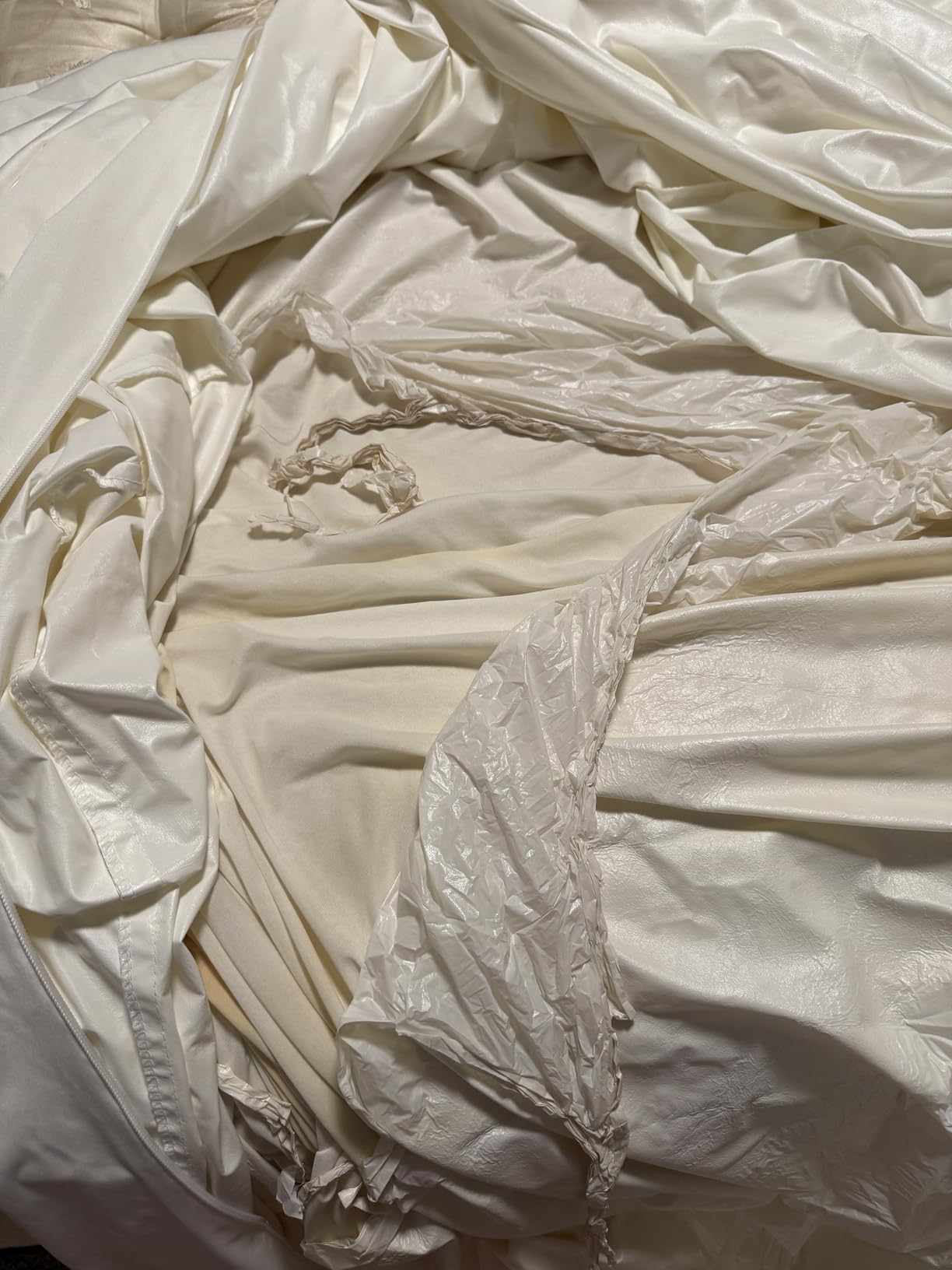 Utopia Bedding Queen Size Mattress Protector Zippered, 100% Waterproof customer photo 1