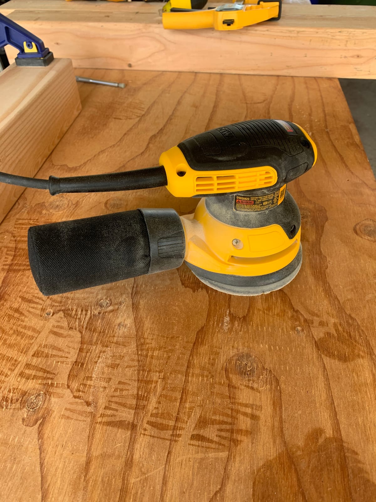 DEWALT Orbital Sander Kit, 5-Inch, Variable Speed (DWE6423K) customer photo 2