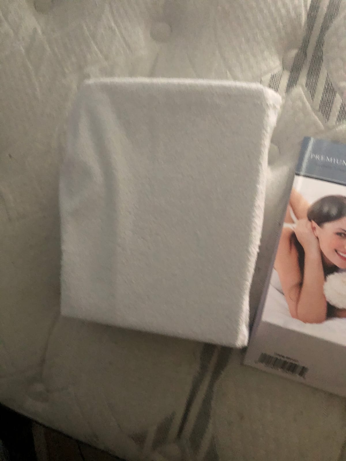 Handy Laundry Waterproof Mattress Protector – Breathable, Machine-Washable Mattress Cover – Perfect for Kids, Adults, and Pets – Extends Mattress Life. (Full Size) customer photo 1