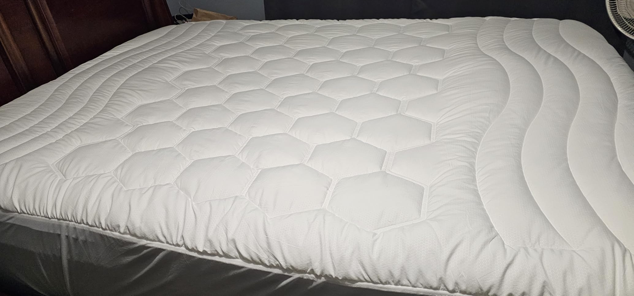 Bedsure Queen Mattress Pad - Quilted Fitted Mattress Topper Protector with 8-21 Inches Deep Pocket, Noiseless Breathable Bed Cover Padded, Machine Washable, White, 60x80 Inches customer photo 2