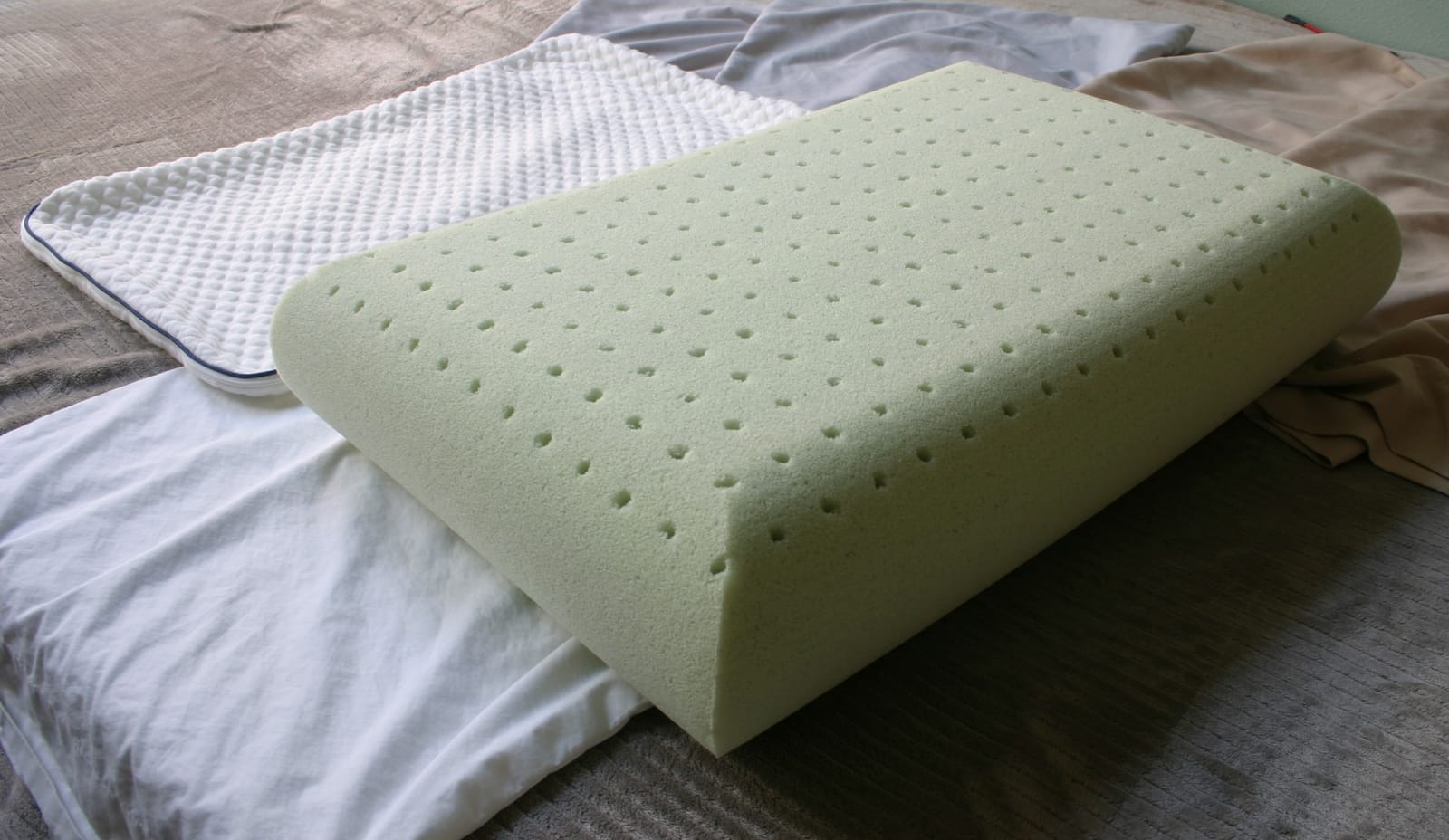 Weekender Cooling Gel Memory Foam Pillow for Sleeping – Standard Size, Ventilated Cooling Pillow for Side & Back Sleepers, Neck & Shoulder Support, Medium Firm, Washable Cover customer photo 1