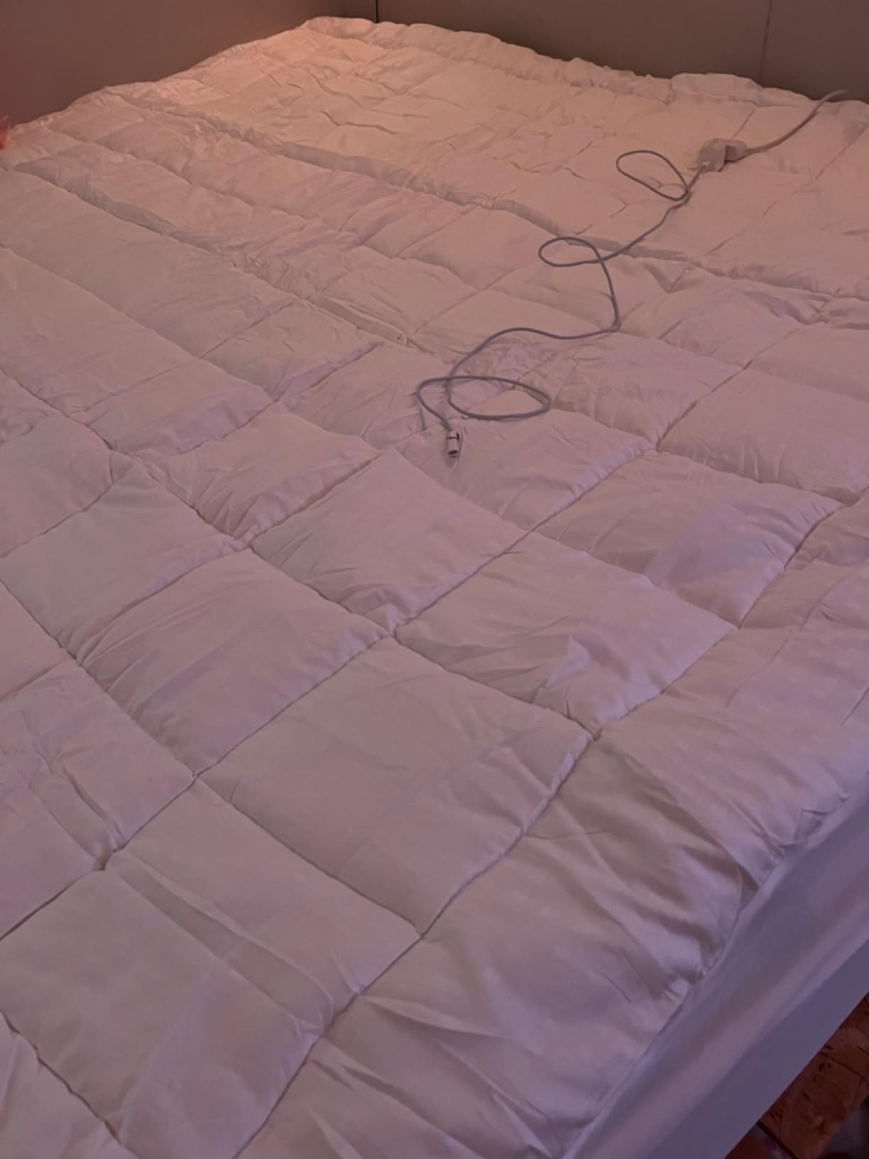 LEISURE TOWN Cotton Queen Mattress Pad Fitted Quilted Mattress Cover,White customer photo 2