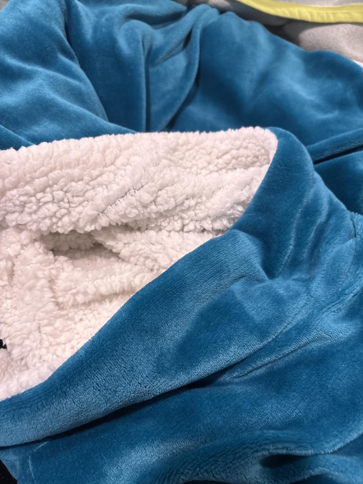 Bedsure GentleSoft Sherpa Fleece Blanket Queen Size for Bed, Non-Heated, Thick and Warm Throw for Women and Men, Soft Fuzzy Plush Weight Queen Blanket for Winter, Navy, 90x90 Inches customer photo 1