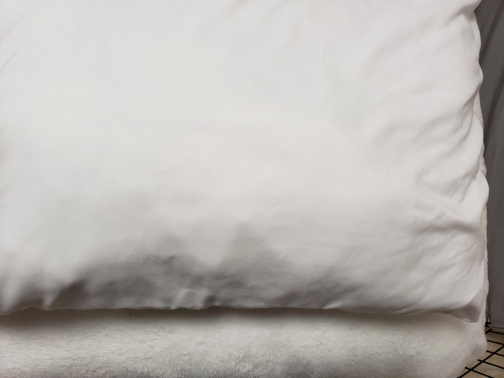 EDOW Luxury Soft Pillows for Sleeping, Fluffy Down Alternative Polyester Fiber Filled Pillow, Home&Hotel-Collection, Machine Washable customer photo 1