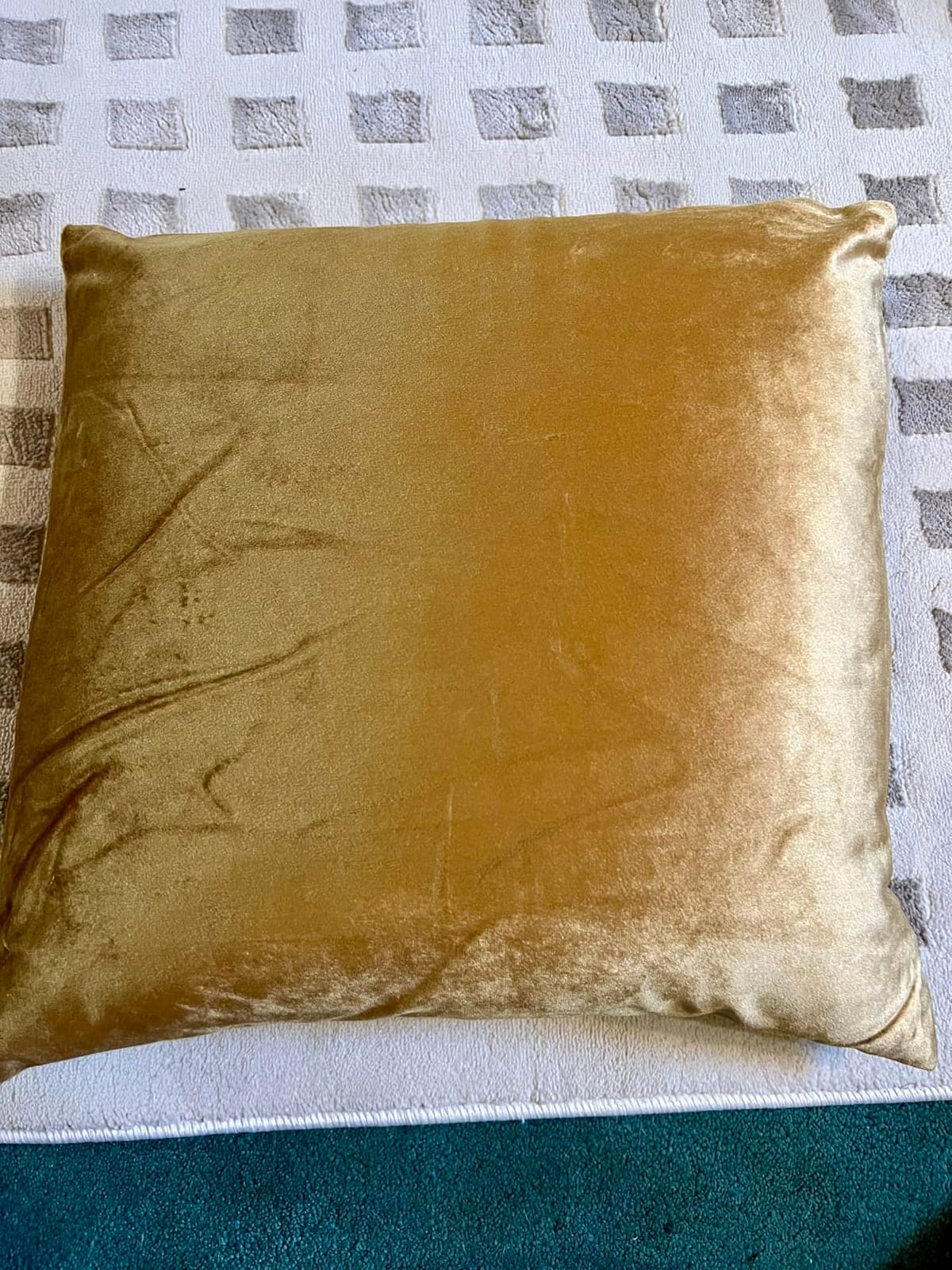 GIGIZAZA Gold Velvet Pillow Covers 18x18 Decorative Pillows Pack of 2 customer photo 2