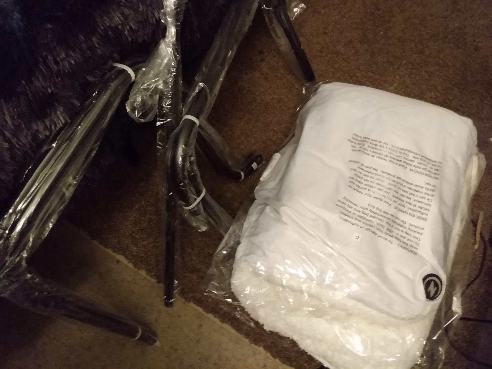Zenree Sherpa Upholstered Metal-Framed Lounge Chair, White customer photo 1