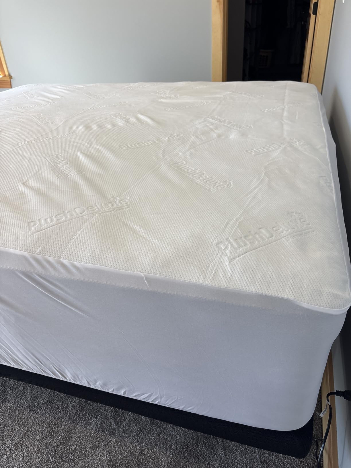 PlushDeluxe Bamboo Waterproof Mattress Protector, Full Size, Ultra Soft customer photo 2