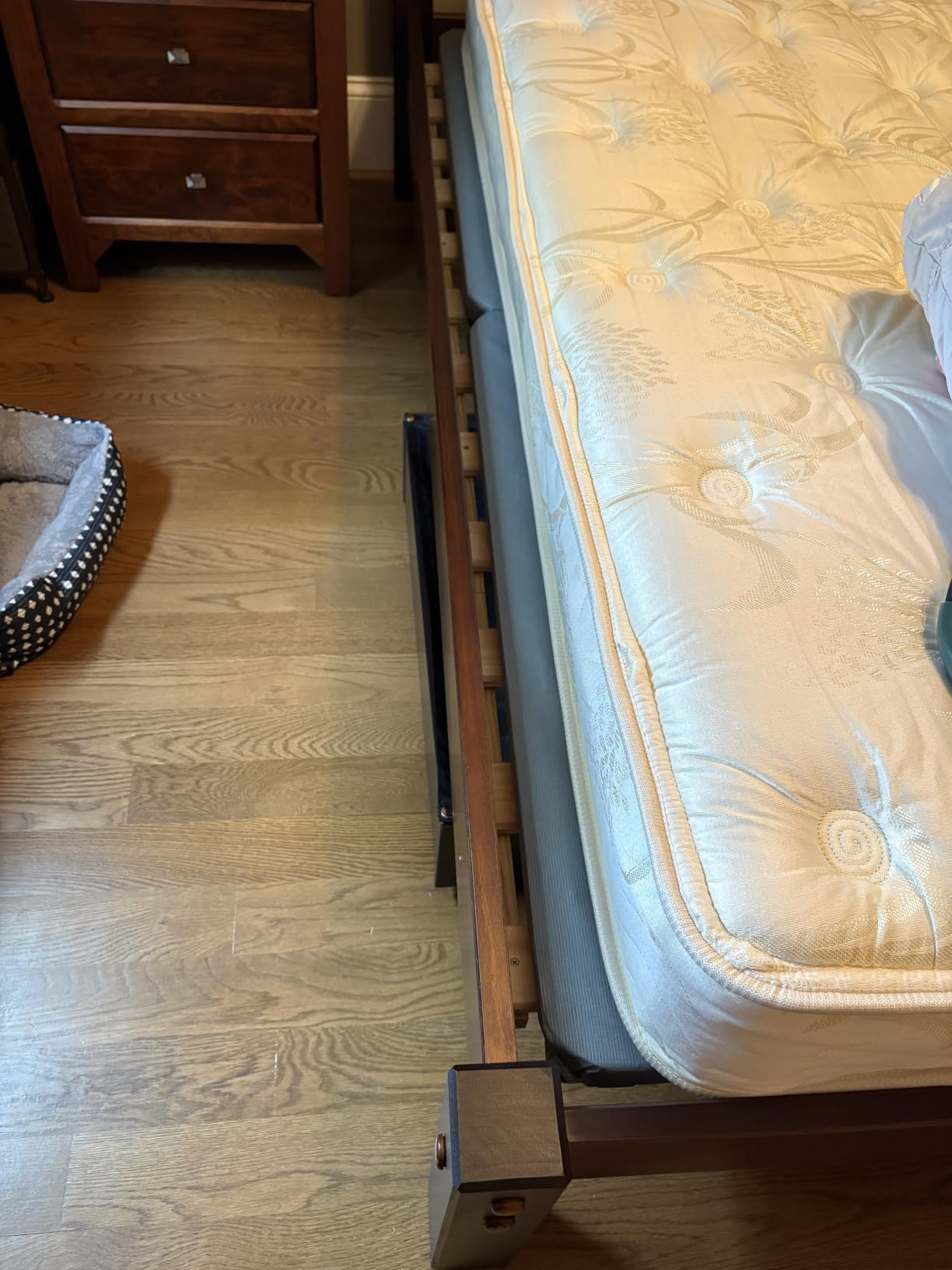 Grain Wood Furniture Shaker Solid Wood Panel Platform Bed, Queen Size, Walnut customer photo 2