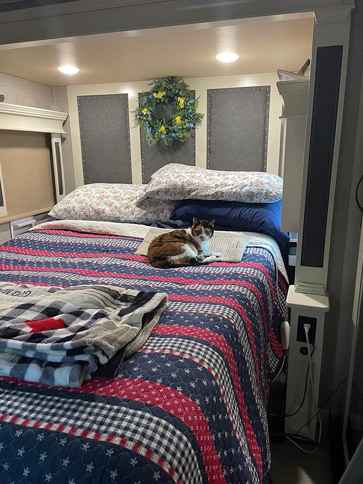 Blissful Nights z4 Adjustable Bed Frame for Storage Beds with Massage Anti-Snore, Zero G, USB Charging Station, Wireless Remote Head and Foot Incline and No Tools Required Assembly … (Queen) customer photo 2