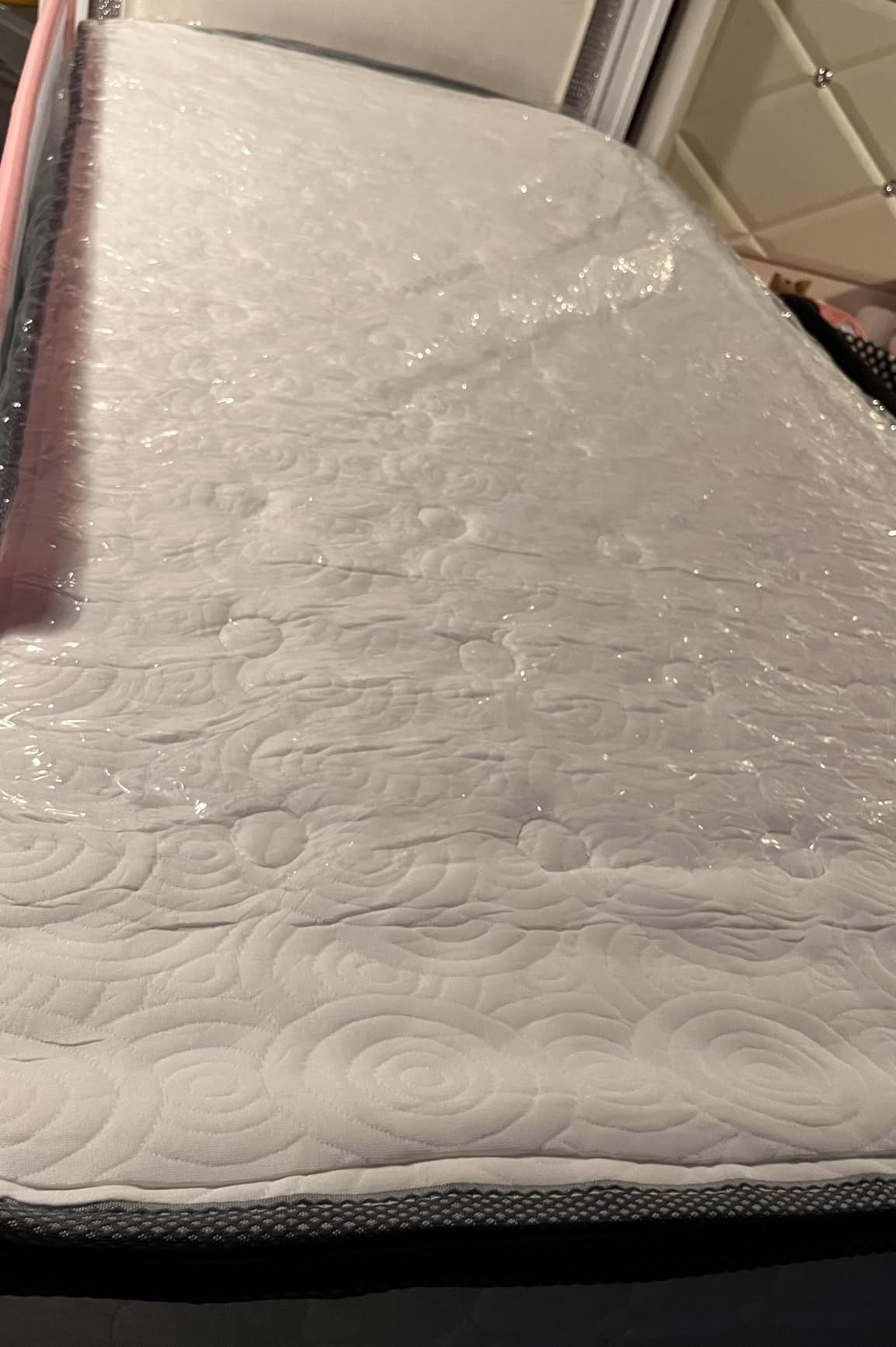 Vesgantti 10 Inch Queen Mattress, Hybrid Mattress in a Box, White customer photo 2