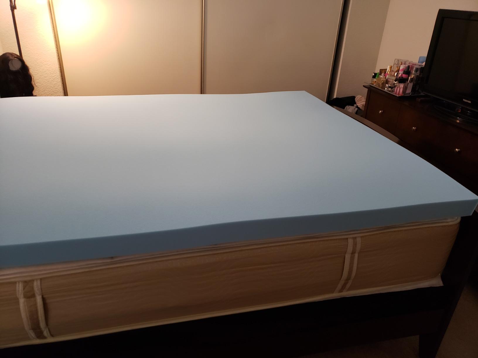 Amazon Basics Cooling Gel-Infused Memory Foam Mattress Topper for Better Sleep Support, CertiPUR-US Certified, 3 inches, Queen, Blue customer photo 2