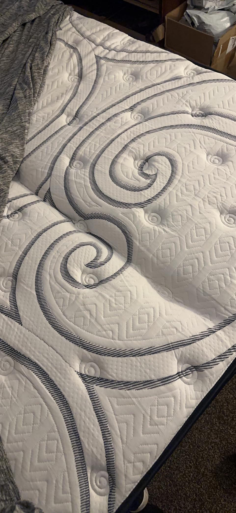 Vibe Quilted Hybrid Mattress, 12-Inch Innerspring and Pillow Top Gel Memory Foam Mattress, Fiberglass Free, CertiPUR-US Certified Bed in a Box, Queen customer photo 1