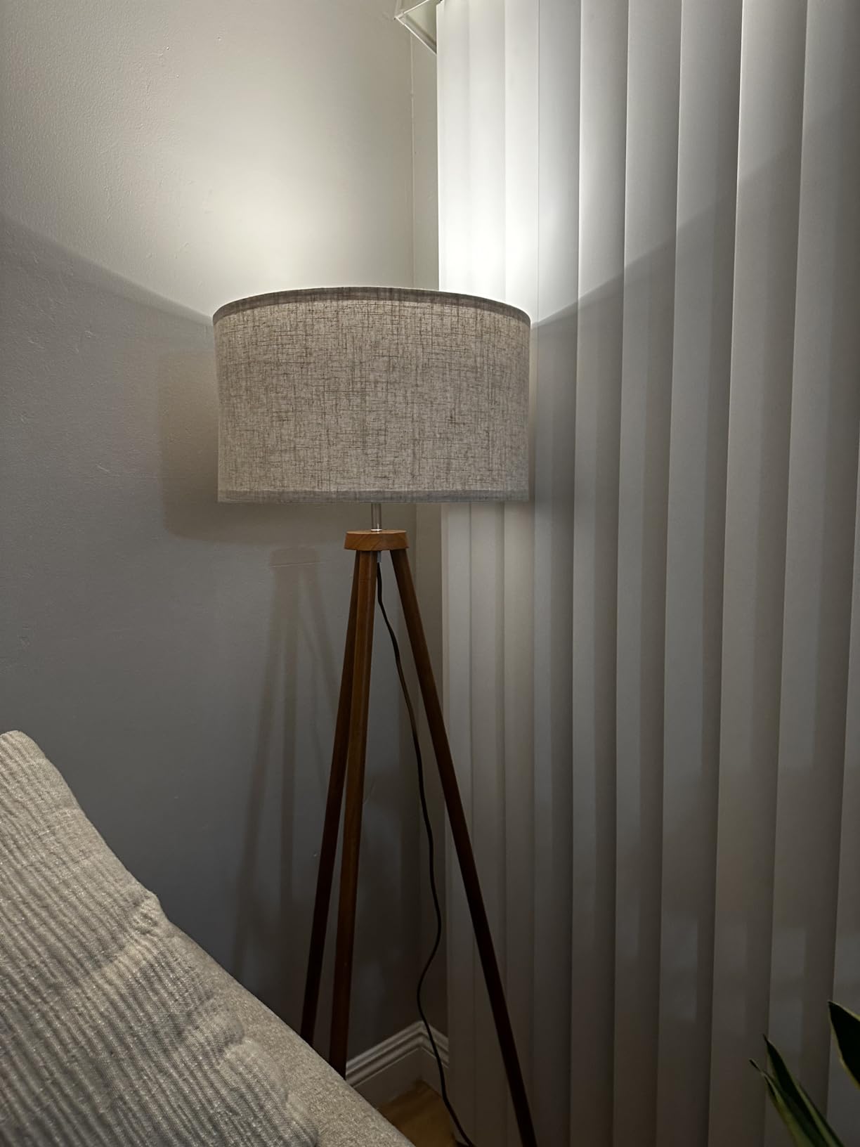 LEPOWER Wood Tripod Floor Lamp, Mid Century Standing Lamp for Living Room | Easy to Install, Flaxen Lamp Shade, Modern Design Lamp with E26 Base, Tall Floor Light for Bedroom, Study and Office Brown customer photo 1
